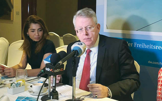 El director general de Deutsche Welle, Peter Limbourg, este martes 19 en Ciudad de México, en el acto de entrega del premio..