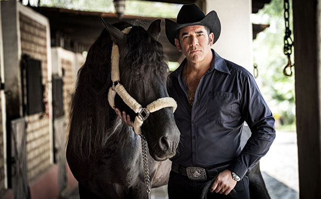 La telenovela también cuenta con la participación de Eduardo Santamarina.