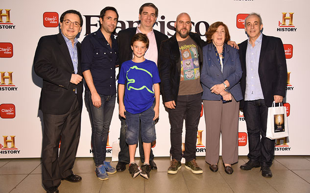 Protagonistas, ejecutivos y autores del libro original en el que se basó la miniserie en la presentación en la ciudad de Buenos Aires: Sergio Rubin, Sergio Calvo (actor intérprete del Papa), Daniel Laje (VP Produccion Original History), Matia Gueilburt (director), Francesca Ambrogetti y Gustavo Yanniello.