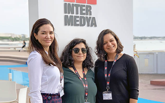 Del staff de ventas de Intermedya Beatriz Cea Okan; Hasret Ozcan Mordeniz y Sibel Levendoğlu.