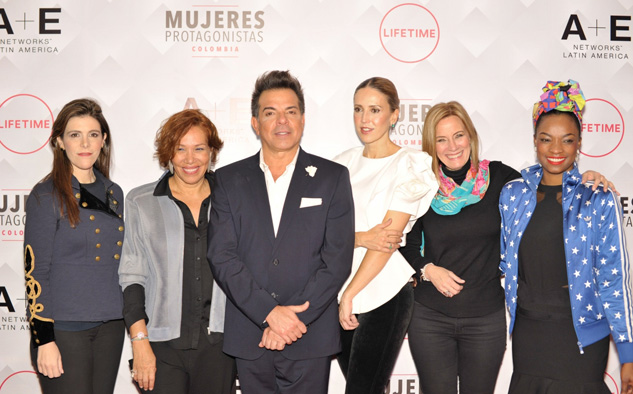 Maria Carolina Hoyos, Leonor Espinosa, Cesar Sabroso, Alejandra Azcarate, Kristina Lilley y Angelica Balanta.