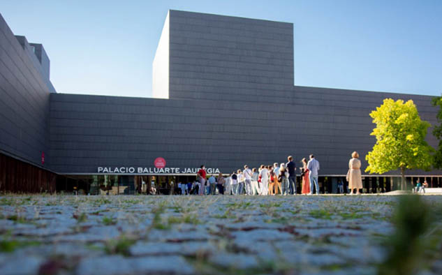 Palacio de Congresos y Auditorio de Navarra conocido también como Baluarte en Pamplona-Iruña.