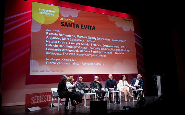 En el panel, el contingente argentino llegado al evento parte del European Series Summit) abordó temas como los desafíos a la hora de escribir los guiones de la serie, el proceso de dirección y composición de los personajes y cómo el thriller de 7 episodios aborda una historia y temáticas relevantes para las audiencias alrededor del mundo.