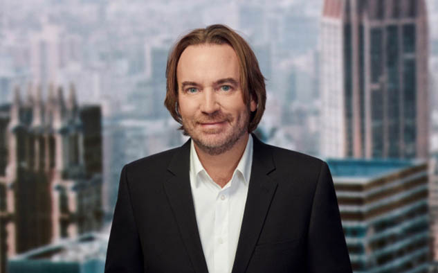 Tom Ryan, presidente y CEO de ViacomCBS Streaming: "Pluto TV en Español ofrece lo mejor de ambos mundos, una categoría dedicada de casi 50 canales seleccionados que reflejan la diversidad multiétnica y multilingüe de la comunidad junto con 200 canales adicionales de entretenimiento en tiempo real en inglés”.