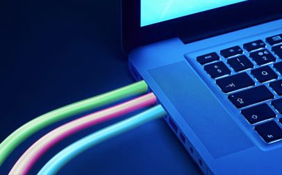 La fibra óptica sigue impulsando la banda ancha en España