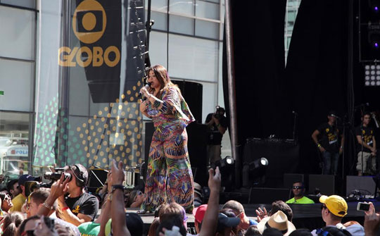 Preta Gil anima el escenario de BR Day NY