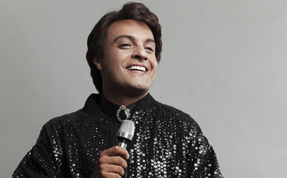 Julian Román interpreta a Juan Gabriel en Hasta que te conocí