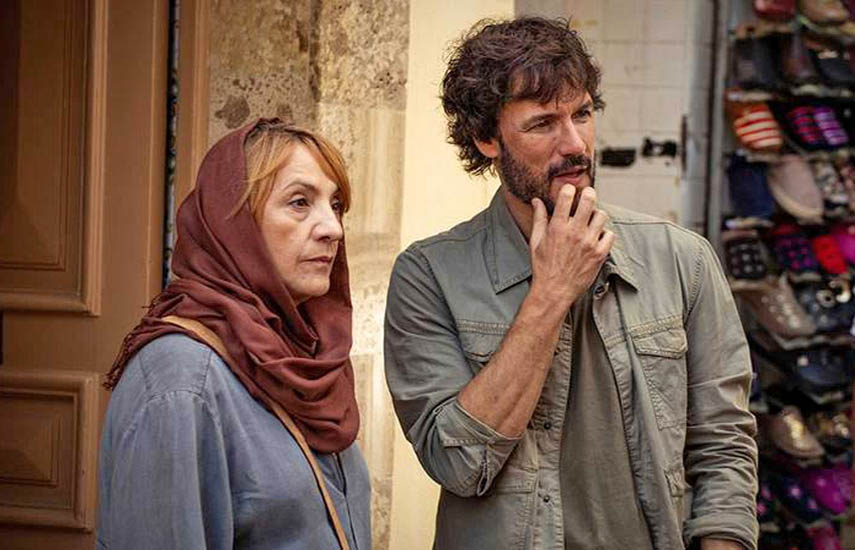 Blanca Portillo y Daniel Grao interpretan a Julia y Andy en 'Promesas de arena'. (RTVE)