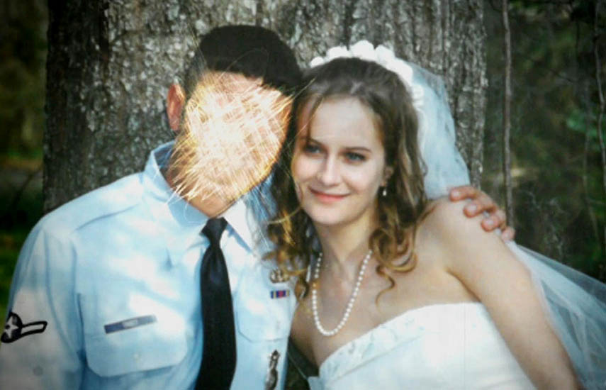 Niñas Esposas, aborda el tema del número sorprendente de adolescentes se ven obligadas a contraer matrimonio en EE.UU contra su voluntad.