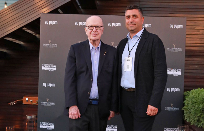 Bruce Paisner, presidente y CEO de la International Academy of Television Arts and Sciences, y Kerem Çatay, CEO de Ay Yapim.