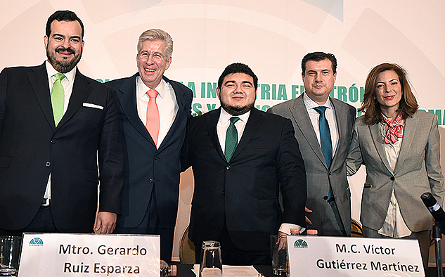 De la Cruz, Ruiz Esparza y Gutiérrez durante la Asamblea de Canieti