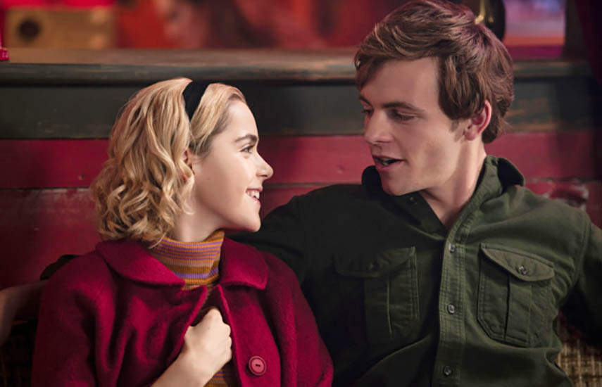 Chilling Adventures of Sabrina relata la historia de Sabrina, adolescente que en su decimosexto cumpleaños debe elegir entre quedarse bruja o convertirse en mortal para siempre. 