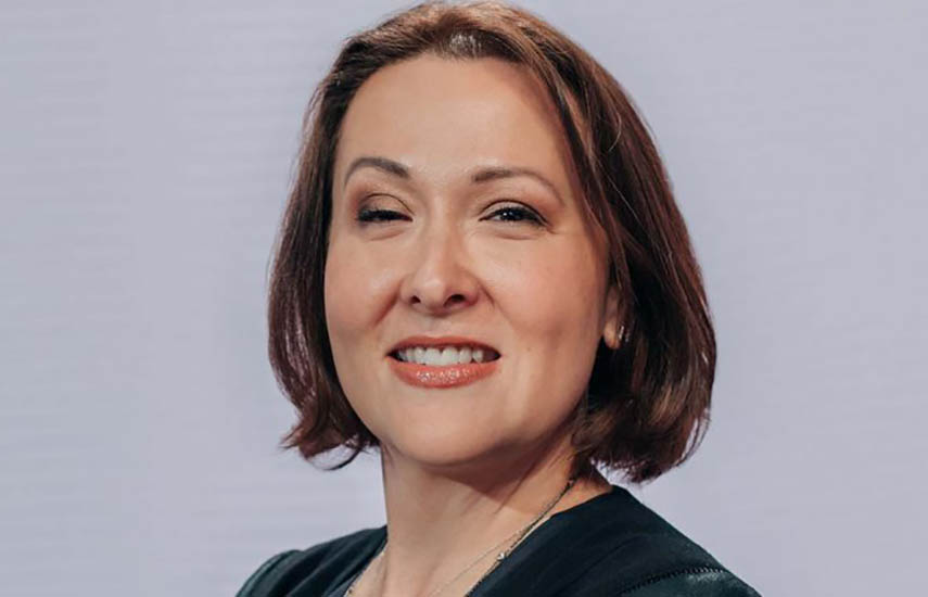 Claudia Teran como Vicepresidenta ejecutiva y Asesora legal corporativa. de For Corporation.