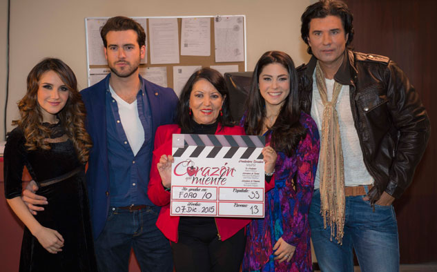 Dulce María, Pablo Lyle, Mapat, Thelma Madrigal y Diego Olivera, en el pizarrazo.