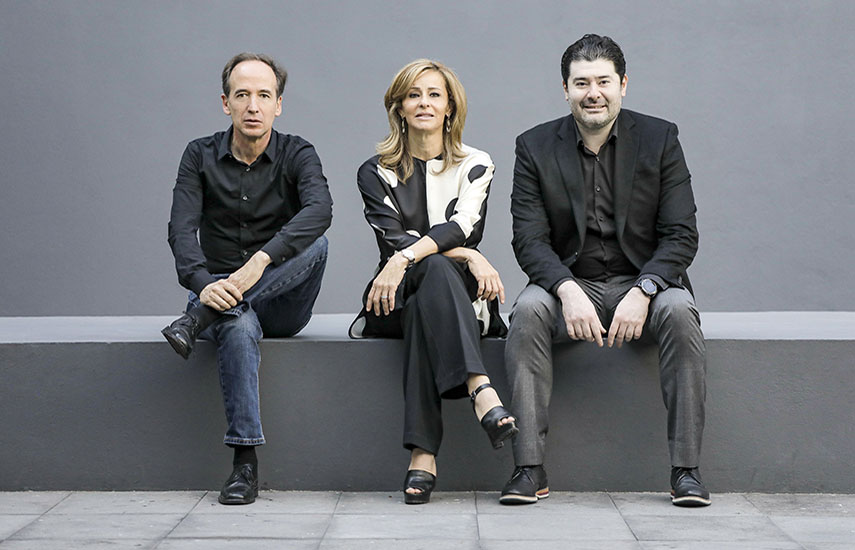 El arquitecto Antonio Farré, la interiorista Elena Talavera y el periodista David Solís, conductores del programa.