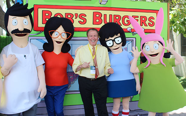 Dom Serafini junto a los personajes de Bob's Burgers en los screenings de Fox