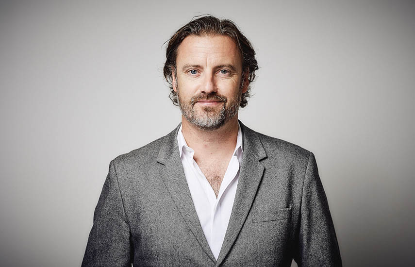 Richard Halliwell, CEO antes, CEO ahora: el rebranding no altera el comando.