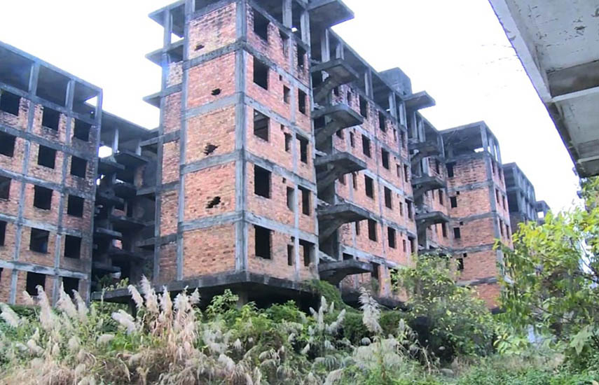 Empty Homes, Shattered Dreams- China´s “Ghost Castles”, examina la sombra detrás del desarrollo inmobiliario a través de la mirada atribulada de estos residentes, todos víctimas de un castillo fantasma.