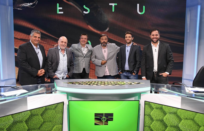 El equipo de Estudio Fútbol, uno de los ciclos íconos del canal desde su lanzamiento.