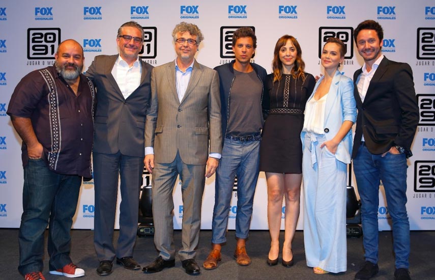 Ejecutivos de FOX Networks Latin America y parte del elenco de 2091 en lanzamiento en Buenos Aires