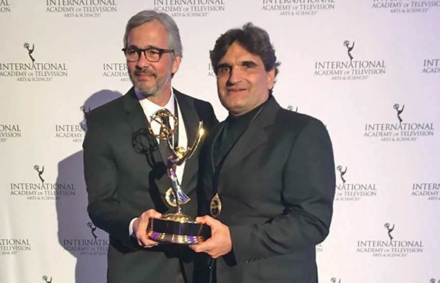 (©Globo/Divulgación) El autor Cao Hamburger y el director artístico Paulo Silvestrini recibieron el premio Emmy Internacional Kids 2018 por Mejor Serie con ‘Viva la Vida - Celebre la Diferencia'.