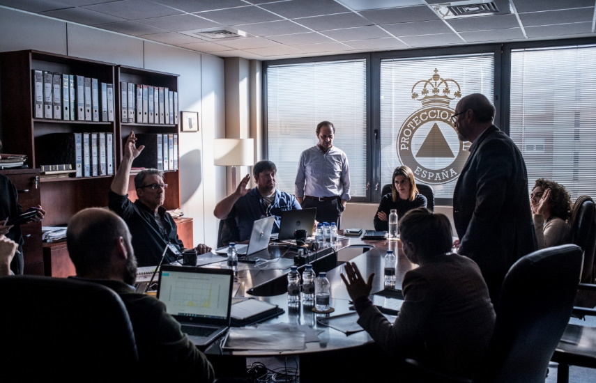 El miércoles 28 se exhibirá en edición especial el primer episodio de la serie dramática española Apagón (Movistar Plus+), en la víspera de su estreno absoluto en la plataforma.