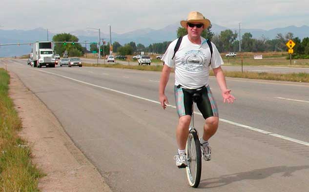 Sí, incluso este uniciclista de Longmont, Colorado, tendrá acceso a la fibra de alta velocidad cuando la ciudad complete su despliegue en tres años.