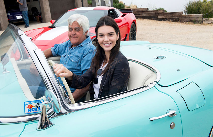 Jay Leno junto a la supermodelo Kendall Jenner