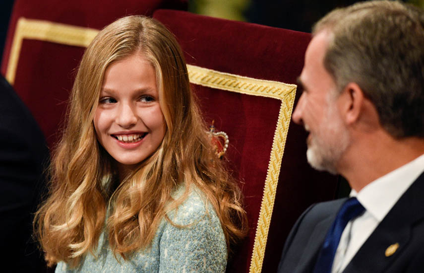 El especial ahonda en la vida de la joven princesa Leonor de Borbón, futura reina de España, alejada del foco mediático durante su infancia.