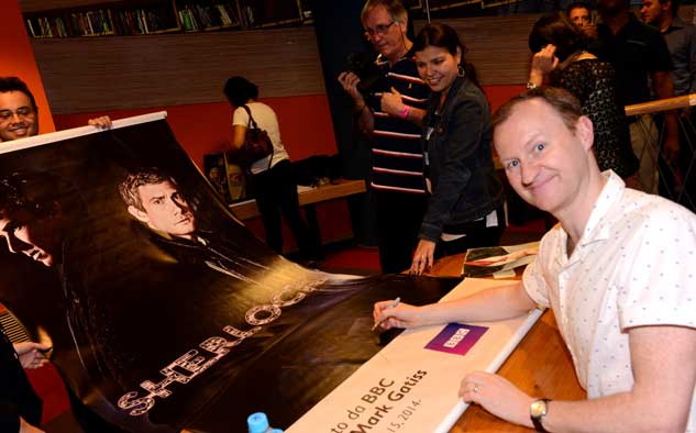 Mark Gattis firma autógrafos en el evento de São Paulo.