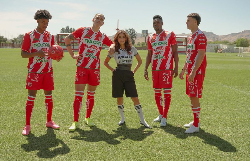 Eva Longoria junto a cracks de 'Los Rayos' del Necaxa