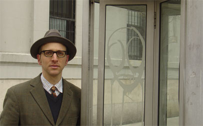 Basada en la obra teatral homónima del ganador del Tony, Peter Ackerman (foto), y aclamada por la crítica, Midnight, explora una variedad de relaciones contemporáneas a través de la idea de que nada bueno puede ocurrir pasada la medianoche.