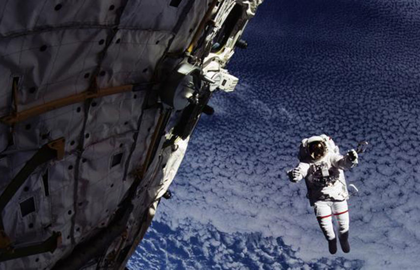 La conquista del espacio (Reaching for the stars), una impactante serie de siete episodios de 30 minutos cada uno, explora los avances de la ciencia humana en la carrera espacial.