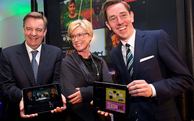 Bryan Dobson, Moya Doherty y Ryan Tubridy durante el lanzamiento de RTE Player International 