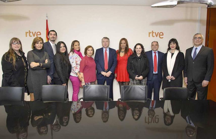 Presidente de RTVE José Antonio Sánchez (centro) junto a agentes comerciales del grupo en Madrid