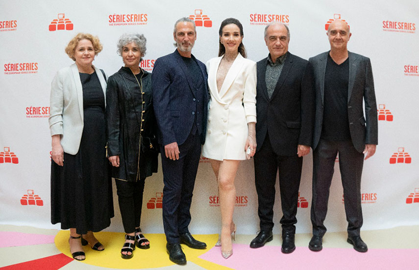 Marcela Guerty, Pamela Rementería, Ernesto Alterio, Natalia Oreiro, Francesc Orella y Alejandro Maci, en la presentación en Fontainebleau.