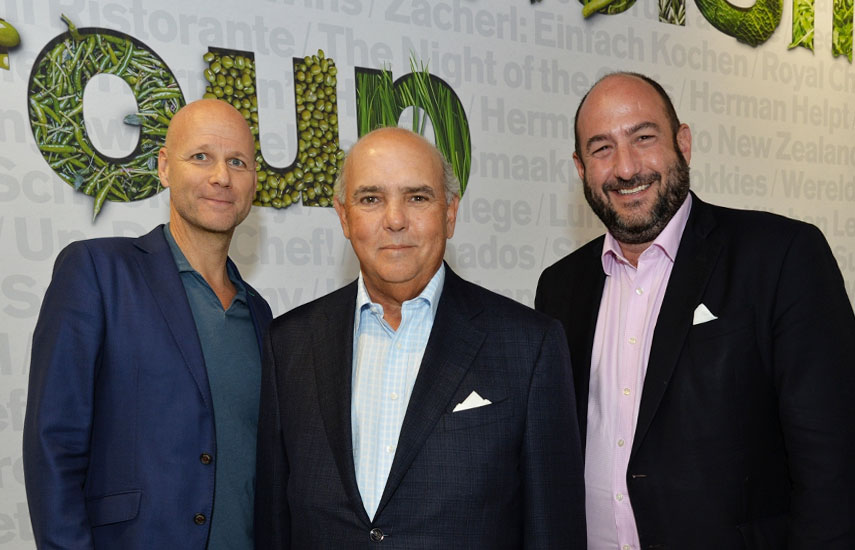 Laurens Drillich, presidente de Endemol Shine Latino; Luis Villanueva, presidente y CEO de Somos Productions, y el CEO de Boomdog, Alejandro Rincon, tras realizar el anuncio, este lunes en Cannes.