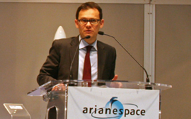 Stéphane Israël, presidente y consejero delegado de Arianespace: Esta opción subraya una vez más la competitividad de nuestra oferta para el lanzamiento de satélites en la clase de 3,5 toneladas, así como el hecho de que el Ariane 5 lanzador está perfectamente adaptado para la elevación de los satélites totalmente eléctricos en órbita.
