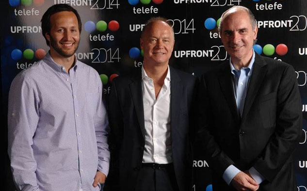 Tomás Yankelevich, director de Contenidos Globales; Juan Waehner, CEO y presidente de Telefe, y Guillermo Campanini, director comercial de la televisora, en el upfront realizado en la ciudad de Buenos Aires.