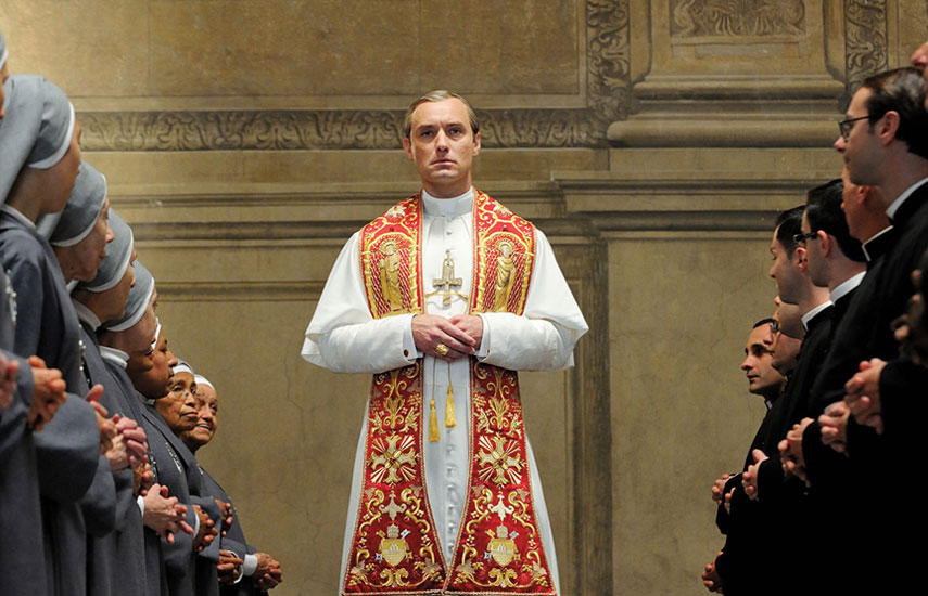 Jude Law en The young pope (foto: Gianni Fiorito)