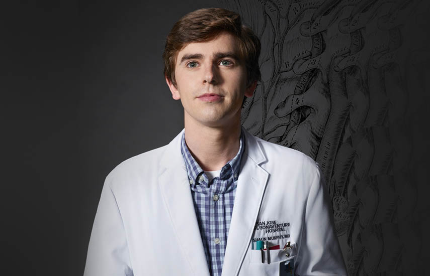 Freddie Highmore interpreta al doctor Shaun Murphy, The Good Doctor.