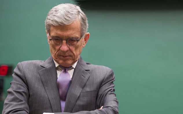 Tom Wheeler parecía ir en sentido contrario pero su reconocimiento público no solo calmó a los gigantes del negocio de televisión de pago; también favoreció sus cajas.