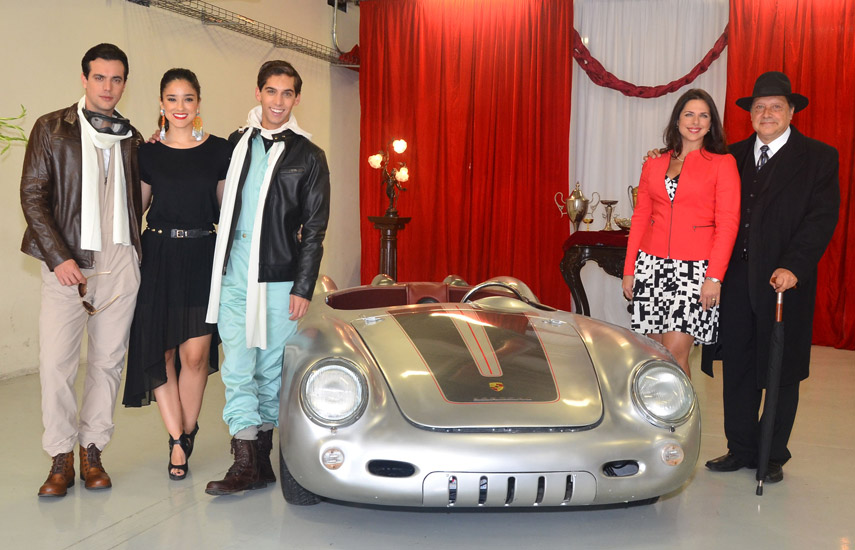 Los actores Juan Pablo Castañeda, Ricardo Rodríguez, Viviana Serna, Ángela Fuste y Javier Díaz Dueñas, del elenco de Entre Correr y Vivir.