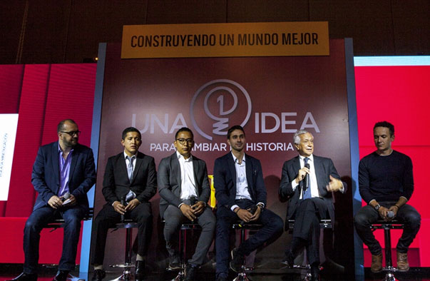 César Coletti, Diego Aguinsaca (Ganador 1Idea 2016) , Leonardo Melo (2° en 2016), Luis Felipe Quintero (3° en 2015) Eduardo Posada (juez) y Fonseca. en la presentación de la edición 2017.