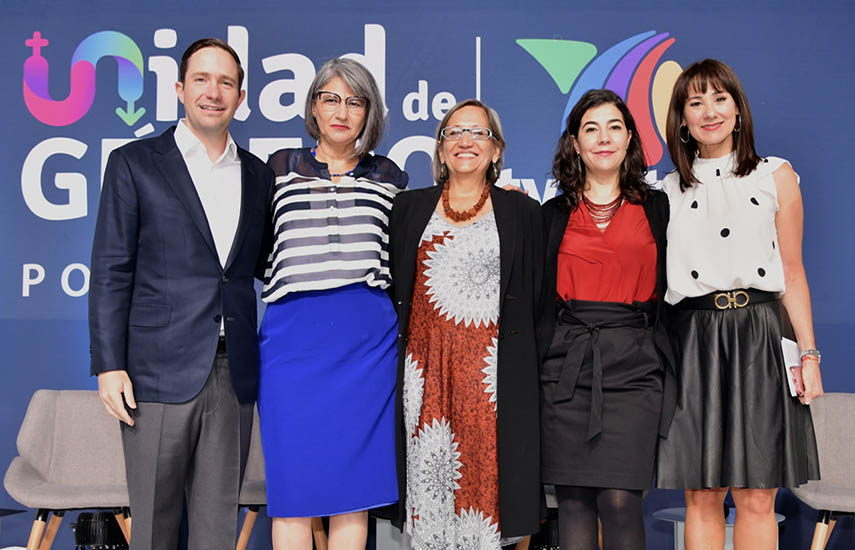 Benjamín Salinas (a su lado, Jaqueline L’Hoist Tapia): “El paso cultural más audaz y más importante es hacer una compañía libre de todo acoso y abuso”.