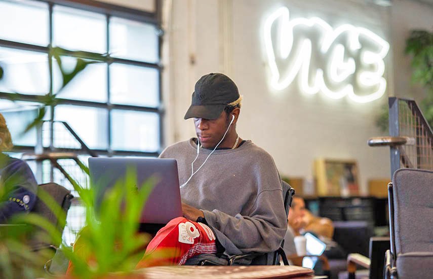 Vice, que produce un programa de noticias de alto perfil para HBO y opera el canal de cable Viceland, ha luchado con calificaciones lentas y un mercado difícil para el video en línea, uno de sus negocios de crecimiento temprano.