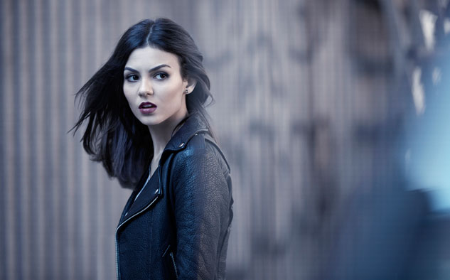 Victoria Justice es Lindy en Eye Candy.