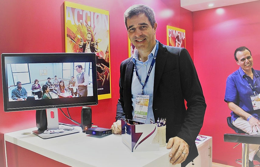 Javier López Casella: "Estamos distribuyendo la señal para los cableoperadores pequeños por medio de IP, por medio de Internet. Una cajita de 50 dólares pueden conectar la señal en su headend, sin mayores problemas".