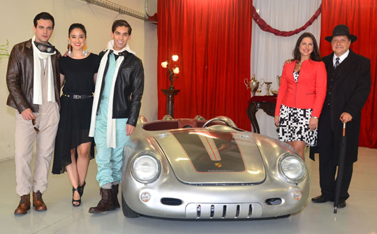 Los actores Juan Pablo Castañeda, Ricardo Rodríguez, Viviana Serna, Ángela Fuste y Javier Díaz Dueñas, del elenco de Entre Correr y Vivir.